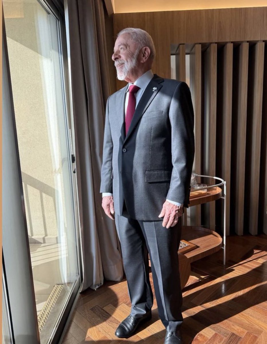 O Maior presidente de todos os tempos. Segue e compartilhe