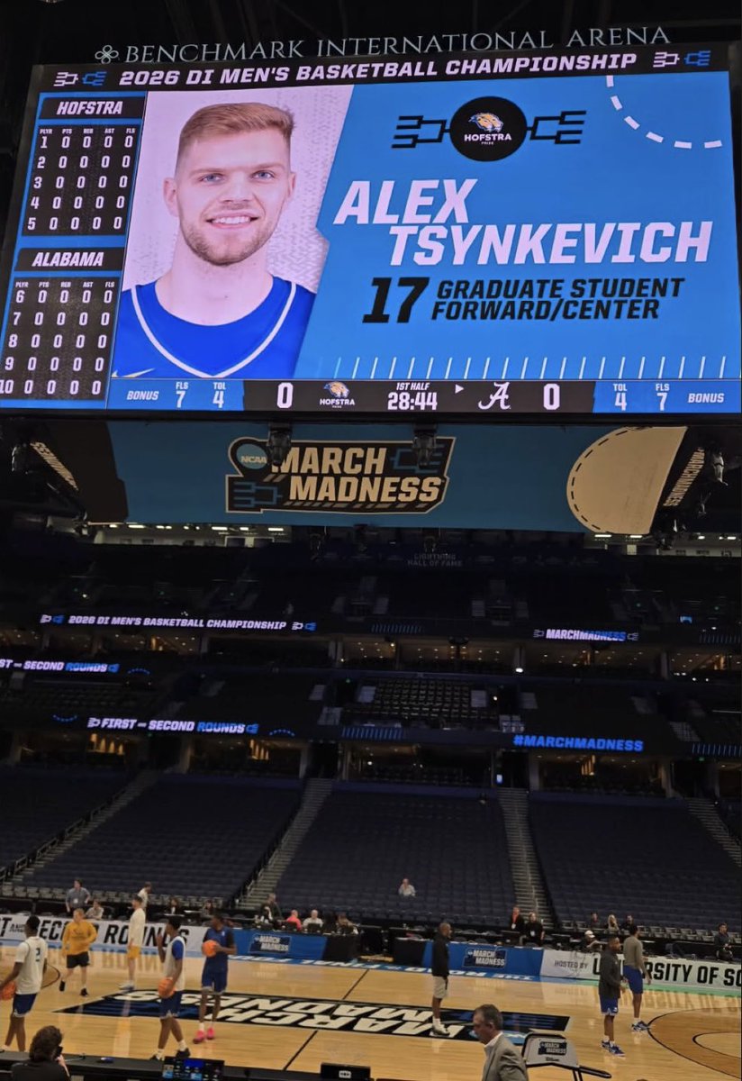 CoachSpeeedy's tweet photo. Ex Blinn Bucc @alextsynka NCAA Tourney with Hofstra University !!! https://t.co/jDZLnT7KHJ