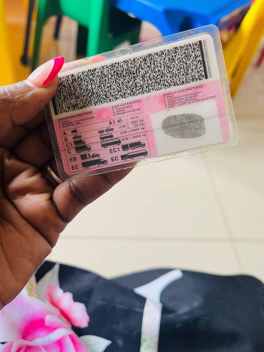 ®️ E L E tweet media