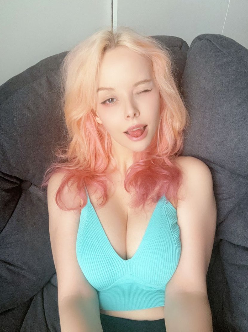 Helly Valentine tweet media