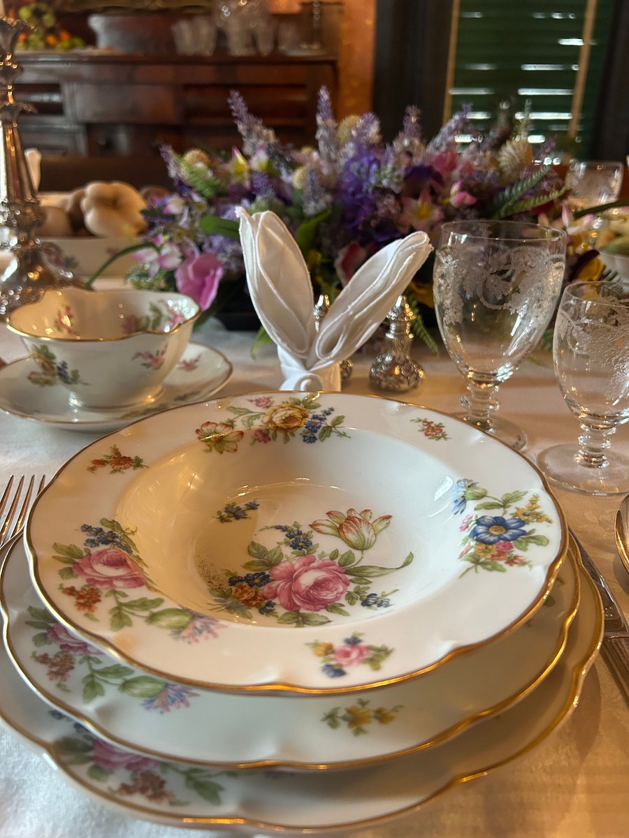 EldonHouse1834's tweet image. Having a table refresh in the Dining Room always brings us joy at this time of year. Come and check it out!

#LdnOnt #Museums