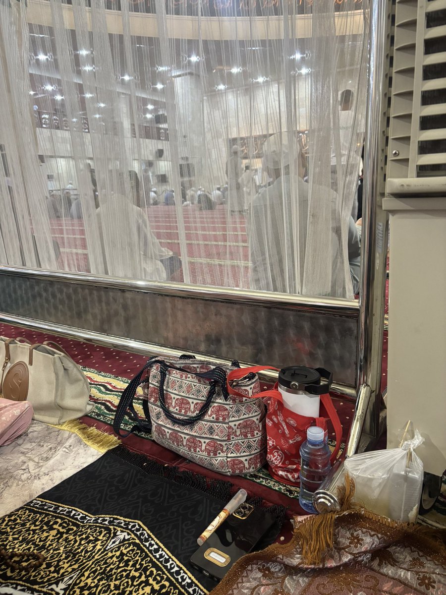 teye sibuk revisian 🌸✨💗🦩 tweet media