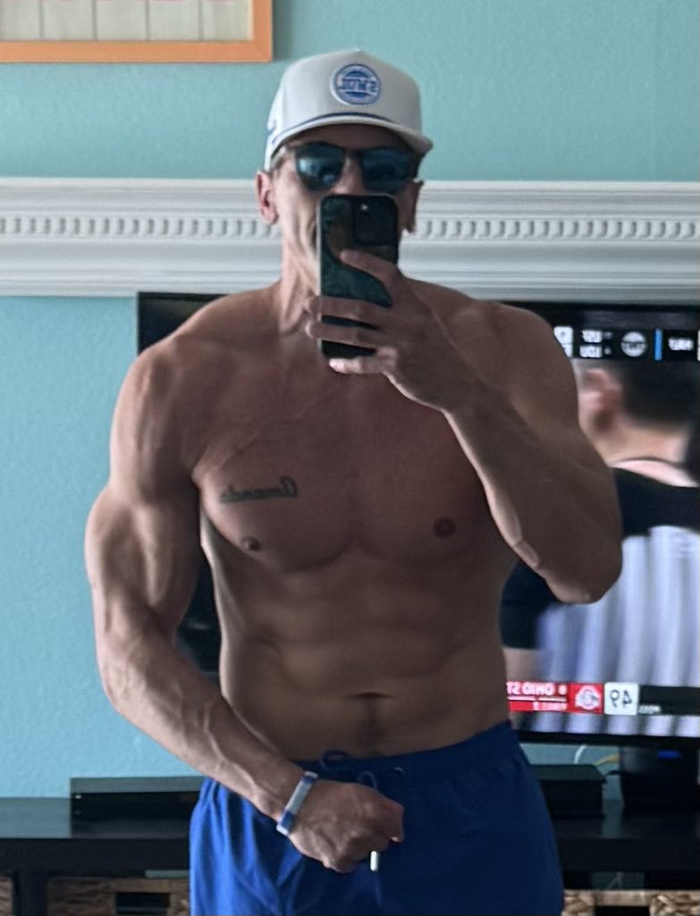 Lawrence | SwolLyfe tweet media