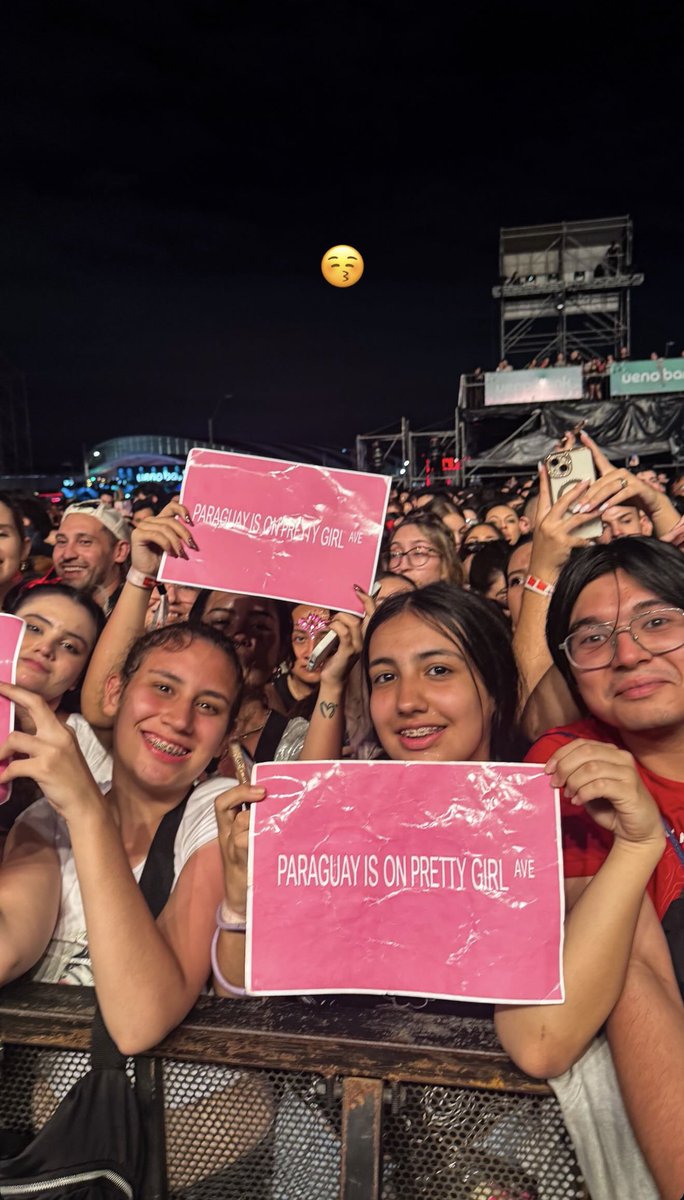 Sabrina Carpenter Daily tweet media