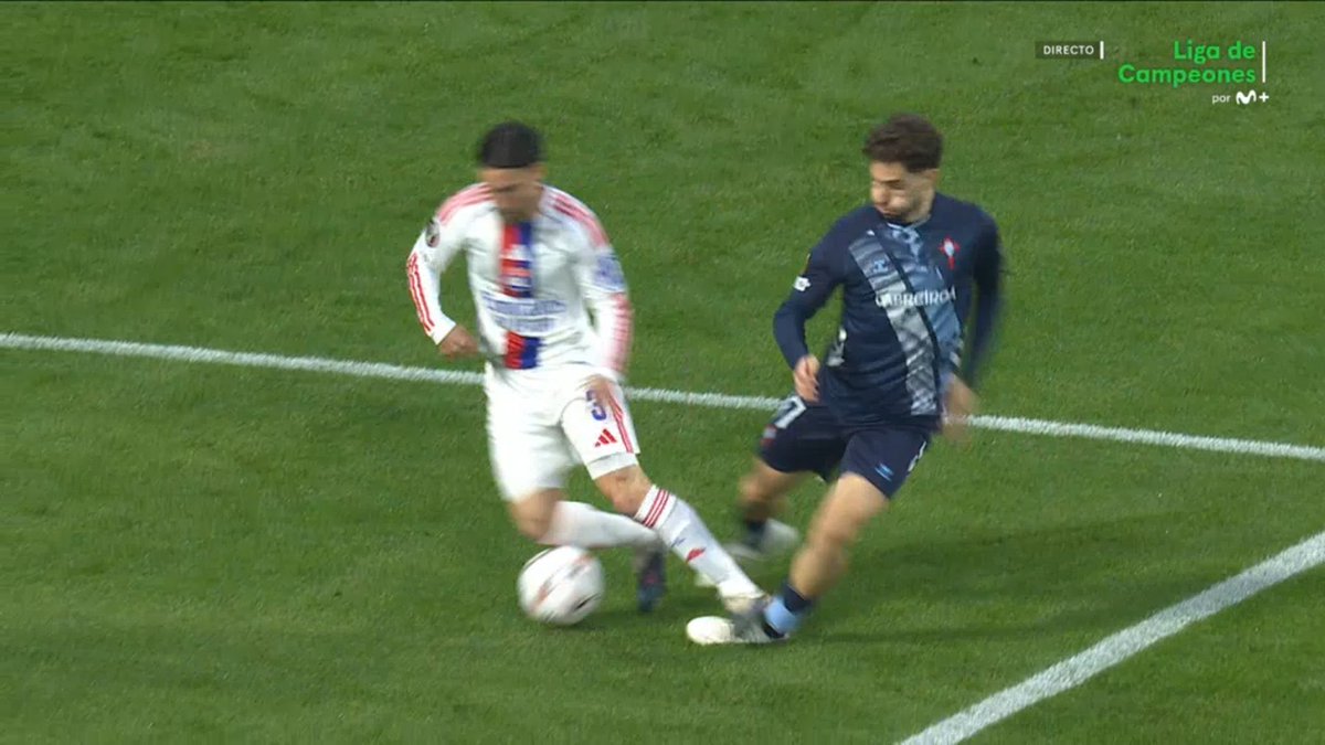 javimv_98's tweet photo. NO HAN PITADO PENALTI 

Está todo podrido, qué vergüenza @EuropaLeague https://t.co/zfnJ5LNWlq