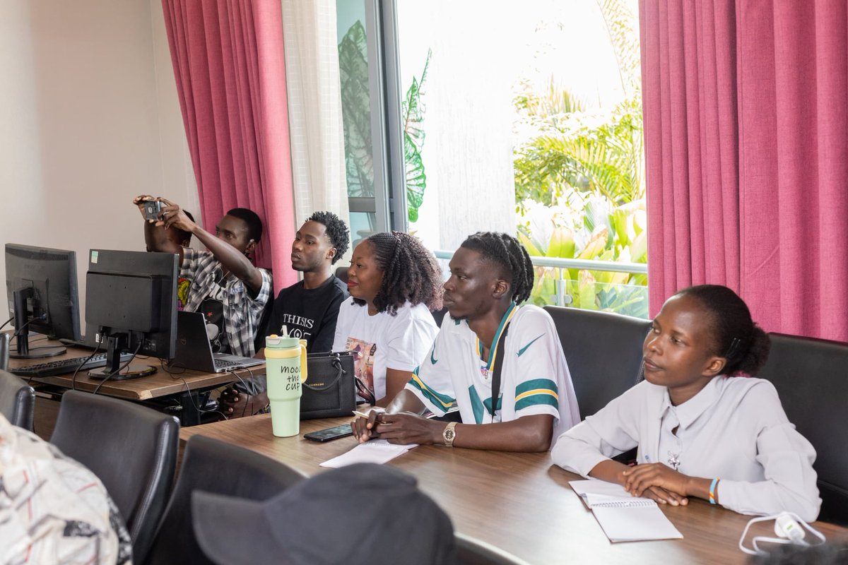 DamalieNd53457's tweet photo. 👏 Filmmakers gathered for the Regional Film Competition 2026, learning to sharpen skills & craft quality content for global impact. #CreativeUg #FilmFuture 🎥 #GoldenPosts @bbossa @GOtvUganda @DStvUganda @GovUganda @UgandaFilm @GoldenPosts @ConsumerUCC @UCC_Official https://t.co/AUgwq9crrl