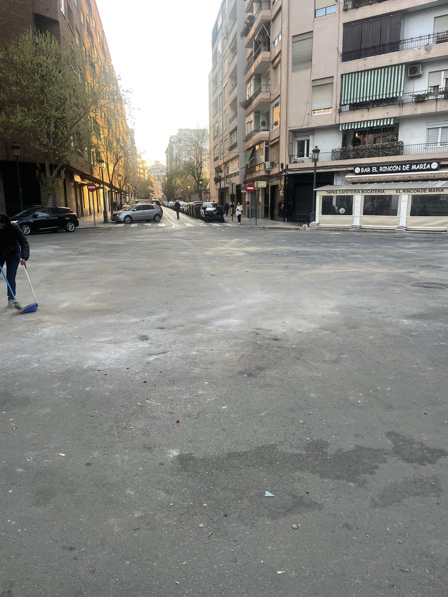 SjmtFalla's tweet photo. Zona fuegos limpia y recogido https://t.co/FwL9pcD199