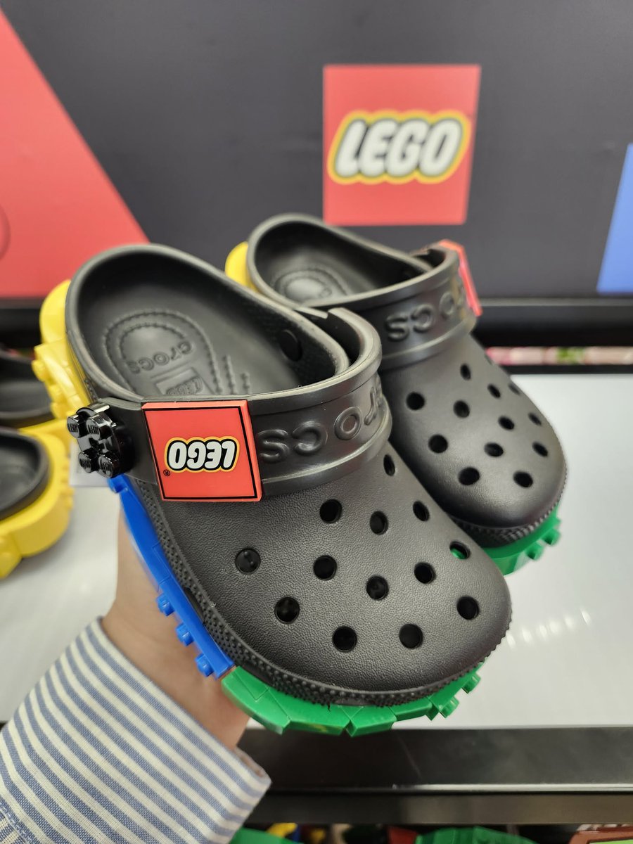 LBVFS's tweet image. #CrocsStyle Crocs at the Lake Buena Vista Factory Stores. Buy 2, get 2 FREE (clearance footwear). It’s the perfect chance to treat yourself (and maybe someone else).😉Exclusions apply. Sale is subject to change. #ShopNow #style #shoes #crocs