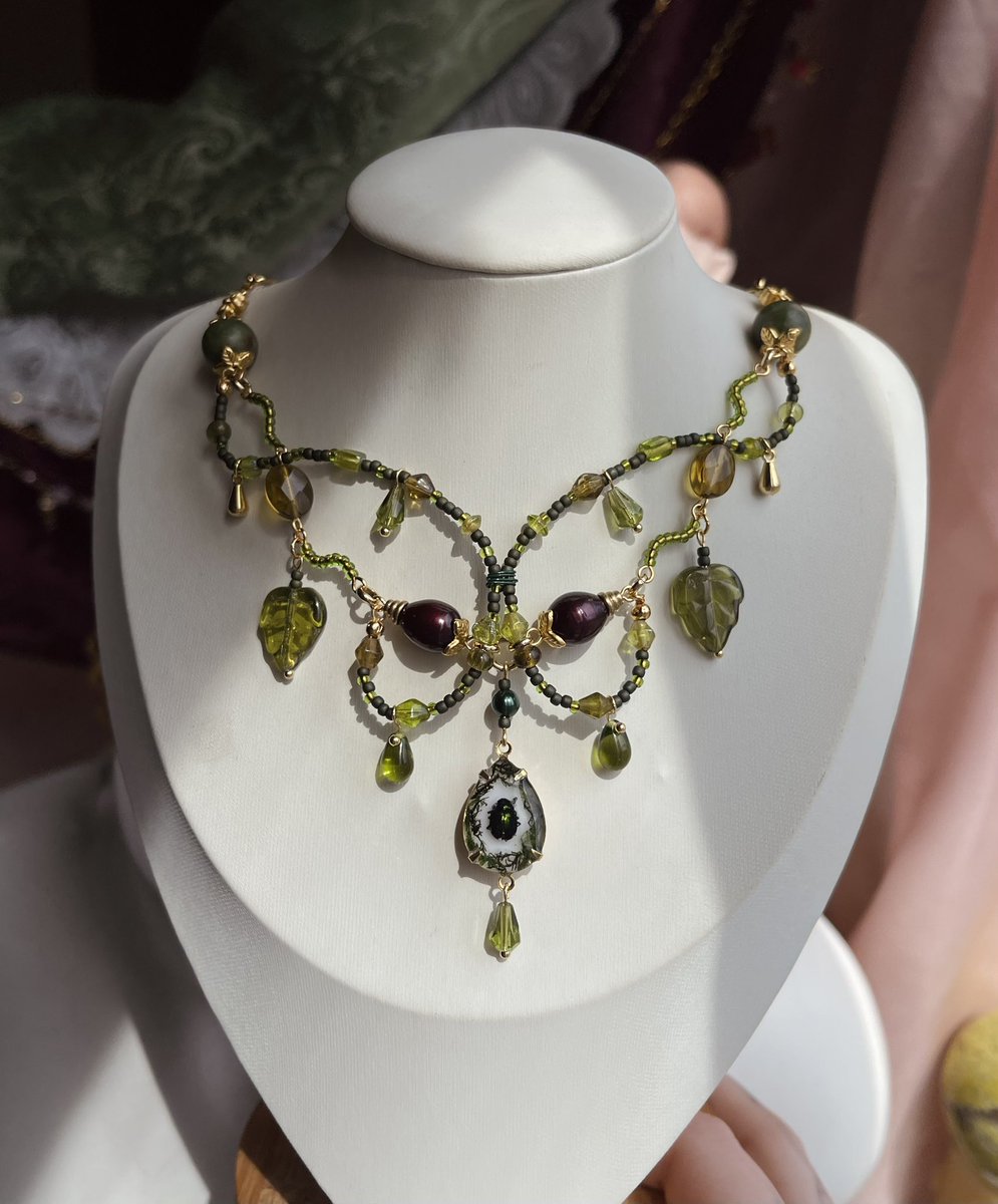 bug girl tweet media