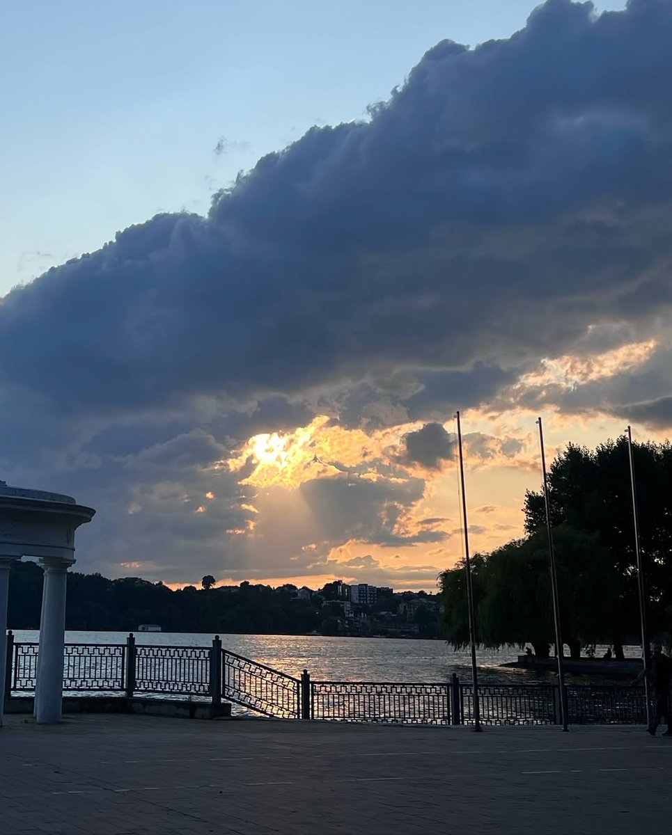 KellyFiorentza's tweet photo. The sunset view is beautiful, isn't it? https://t.co/IEegqkEWe6