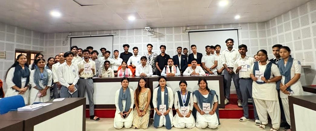 আজি  জাগীৰোড নগৰ শাখাৰ  উদ্যোগত ১০০ শতাংশ ভোটদানক লৈ ভোটাৰ সজাগতা সভা অনুষ্ঠিত হয়।

যত বিশেষ ভাৱে উপস্থিত থাকে উত্তৰ পূব ক্ষেত্ৰৰ ক্ষেত্ৰীয় সাংগঠনিক সম্পাদক কমল নয়ন ডাঙৰীয়া, CWC সদস্য 
হেৰল্ড মহন ডাঙৰীয়া।

#ABVP #ABVPAssam