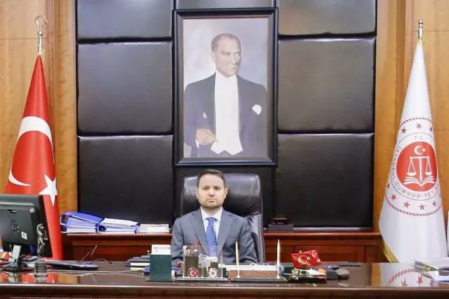 💢ADALETTE AKIN GÜRLEK MODELİ.!
🗣️Hakimden kaynaklanan bir sorun varsa 'seninle ilgili işlem başlatıyoruz' diyeceğiz.

Adalet konusunda en büyük problem yargılamanın uzaması... 
🗣️Vatandaş hangi davanın ne kadar sürede biteceğini bilecek. Bilgilendireceğiz, geri bildirim