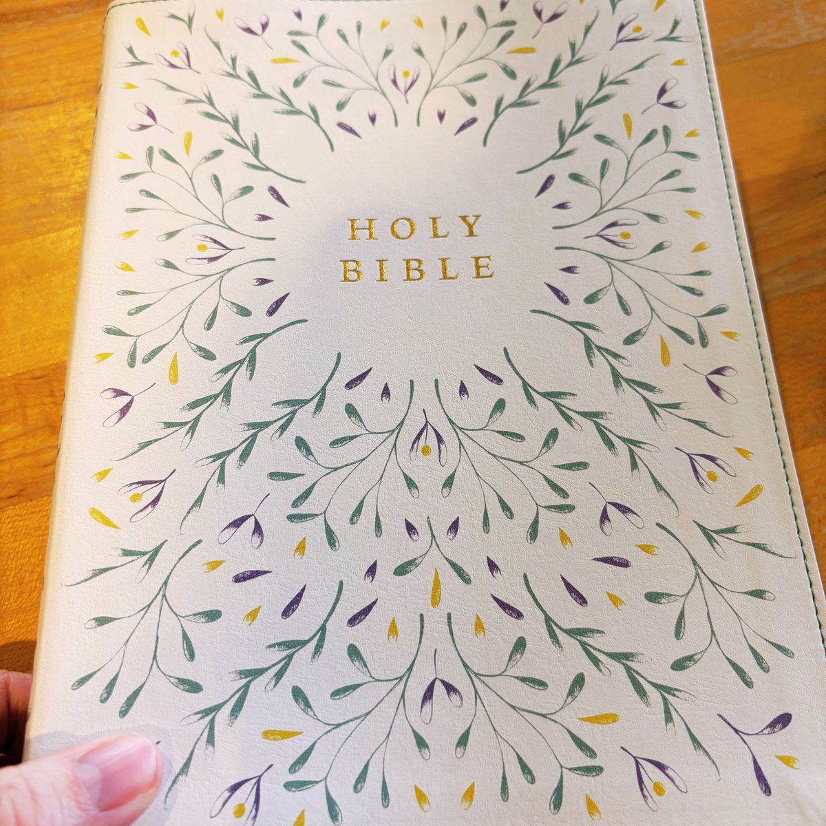 tracesoffaith's tweet photo. Looking for a new Journaling Bible for yourself or for a gift. Check out my review of the NLT Wide Margin Bible. @NLTBible @TyndaleBibles #biblejournaling #studybible
https://t.co/MZ7atFf3ld https://t.co/coGkA6qhqc