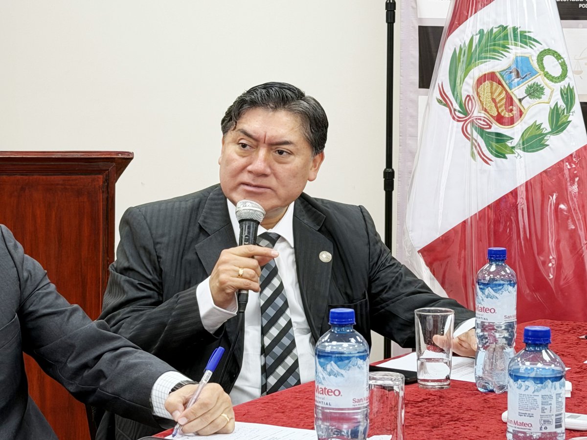 ANC_PJ_Oficial's tweet photo. El jefe de la #ANCPJ, Roberto Palacios Bran, sostuvo una reunión de trabajo con los jefes de las #ODANC de Madre de Dios, Miguel Ángel Vásquez Rodríguez, y de Apurímac, Camilo Luna Carrasco. 1/2 https://t.co/Vq7t8fdu0h