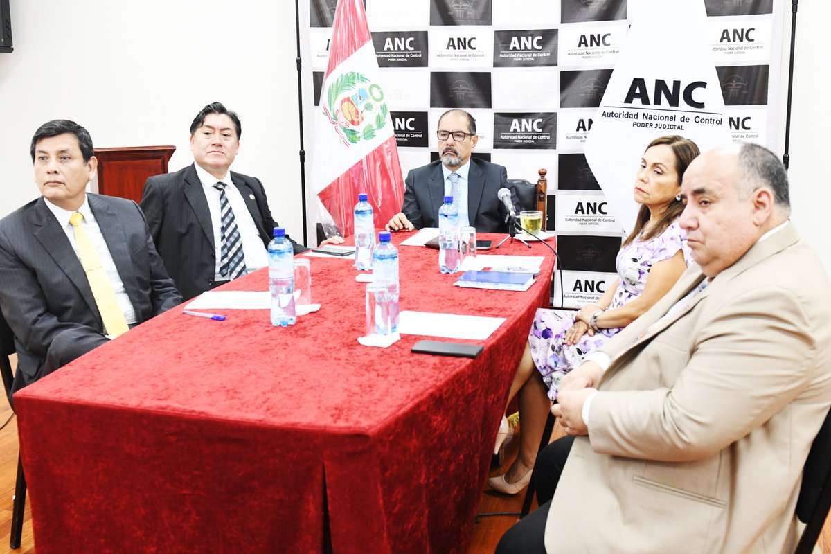 ANC_PJ_Oficial's tweet photo. El jefe de la #ANCPJ, Roberto Palacios Bran, sostuvo una reunión de trabajo con los jefes de las #ODANC de Madre de Dios, Miguel Ángel Vásquez Rodríguez, y de Apurímac, Camilo Luna Carrasco. 1/2 https://t.co/Vq7t8fdu0h
