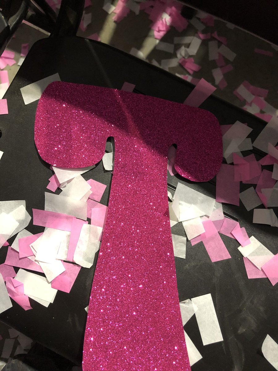 lovintini's tweet photo. @somoslacasaok @BancoNacion FUTTTURA no es un show más, es una experiencia y melancolía de la infancia🥹queremos cantar todo, perder la voz y salir de ahí con recuerdos que no se olvidan nunca. prometo gritar, saltar, y darlo TODO💙,solo faltan esas entradas👀🙏🏻 @sweettini__ #FUTTTURAxBNA 🛸💝 https://t.co/bKpLunvr6h