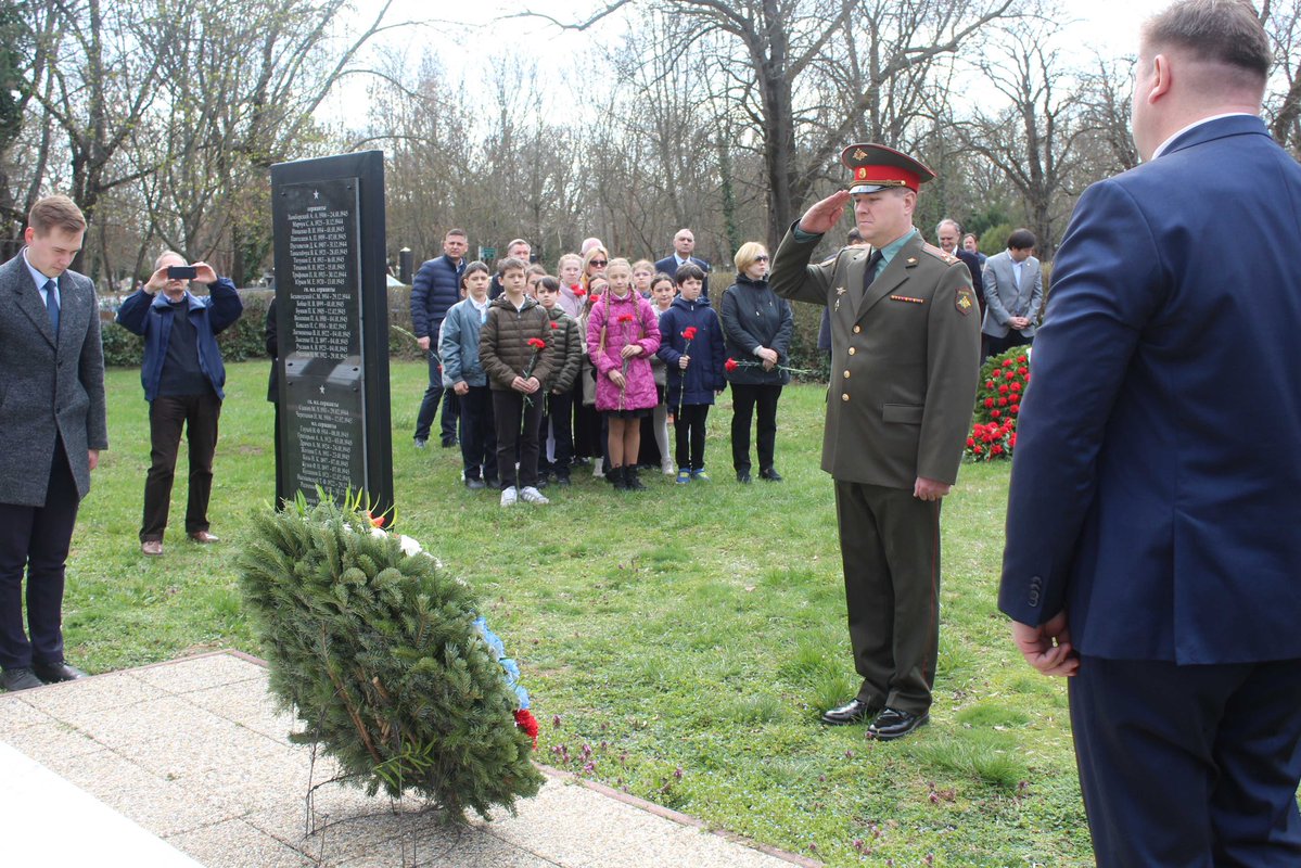 Russian Embassy, HU tweet media