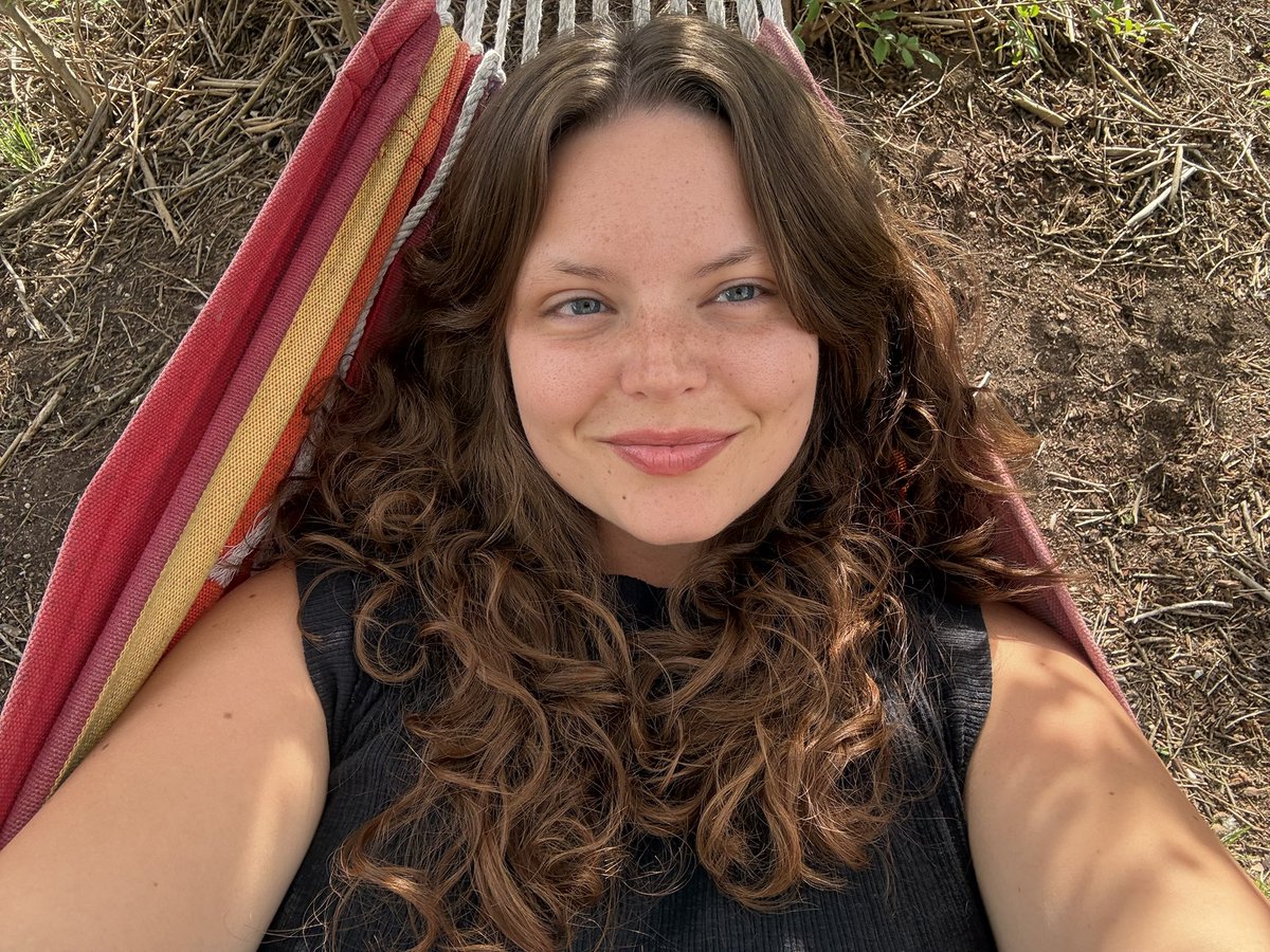 mollie :3 tweet media