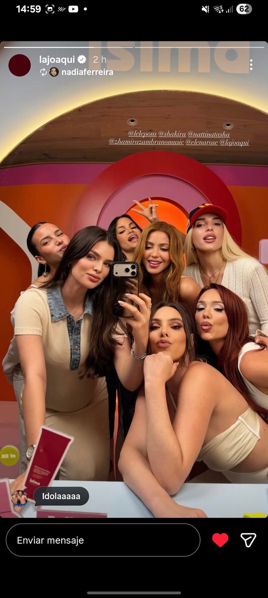 Todo twitter yéndose a la mierda☠️
Maria, Tini y Emilia: cagándose a palos
Tuli, Taichu, Antonella Rocuzzo y Angela Torres: metiéndose al bardo
Cazzu: bardeando al patriarcado
Nicki Nicole: Hackeada
La Joaqui: holaa, q ondaa acá con mi amiga shakira 💋