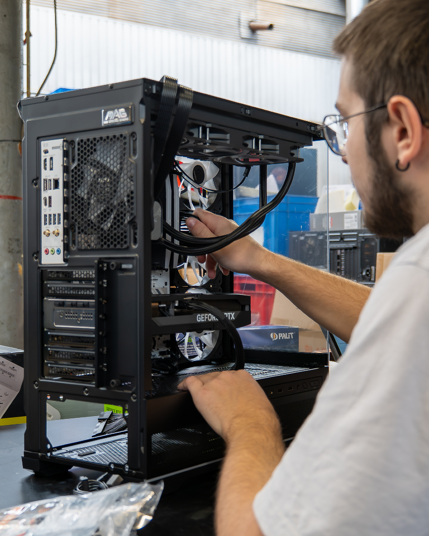 FlowUP | à 3 clics de ton futur PC ! 🫵 tweet media