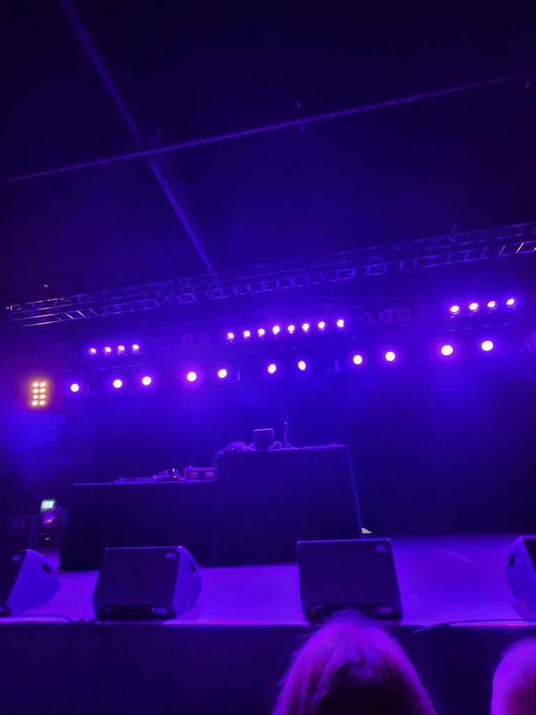 KleinesTiny #ConcertSZN tweet media