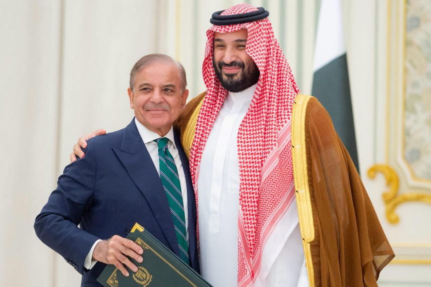 Persian Girl tweet media