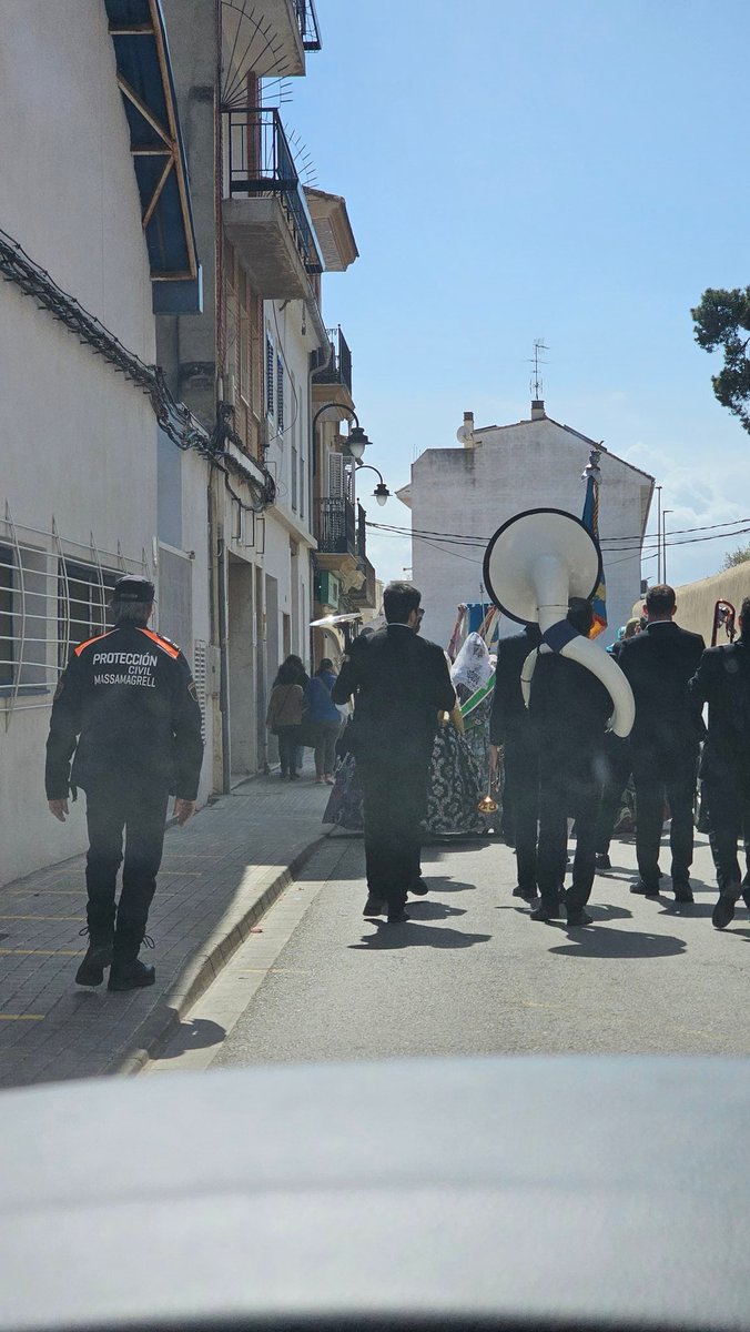Esta mañana hemos colaborado con #plmassama en el acompañamiento de las fallas hasta la iglesia, donde se ha celebrado la misa de San José, así como en la #mascletà.