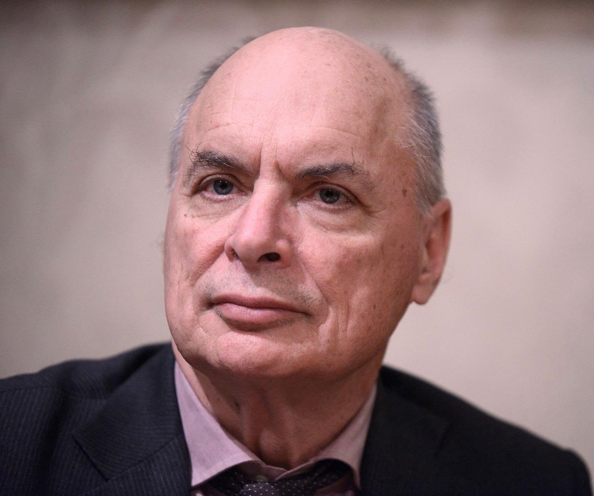 “Non esiste solo il dolore della madre, anche se è più rappresentato mediaticamente o in letteratura, ma esiste anche il dolore del padre.
Sembra che la sofferenza del padre sia e debba essere minore, più contenuta, ma non è affatto così” #festadelpapà da #GiulioFaCose