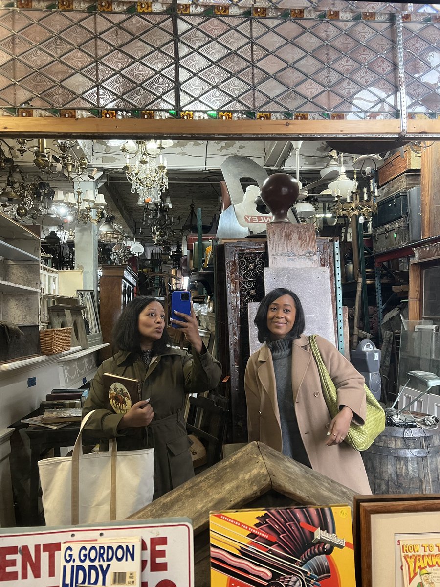 mommiana tweet media