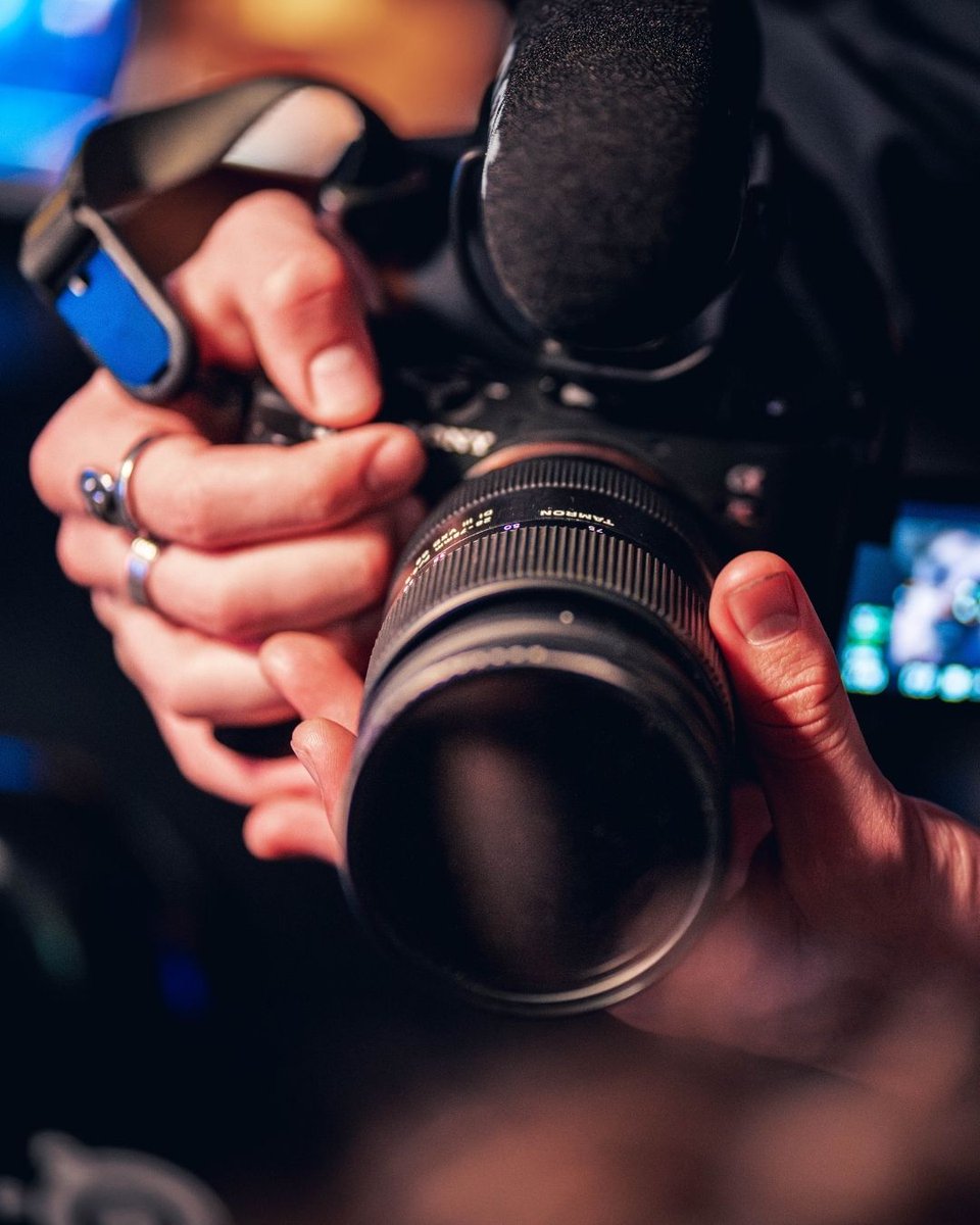 YellowsparkAD's tweet image. Something new is coming.

Behind the scenes from an upcoming interview with Hayden.

More soon.

yellowsparkstudio.com

#YellowsparkStudio #BTS #ContentCreation