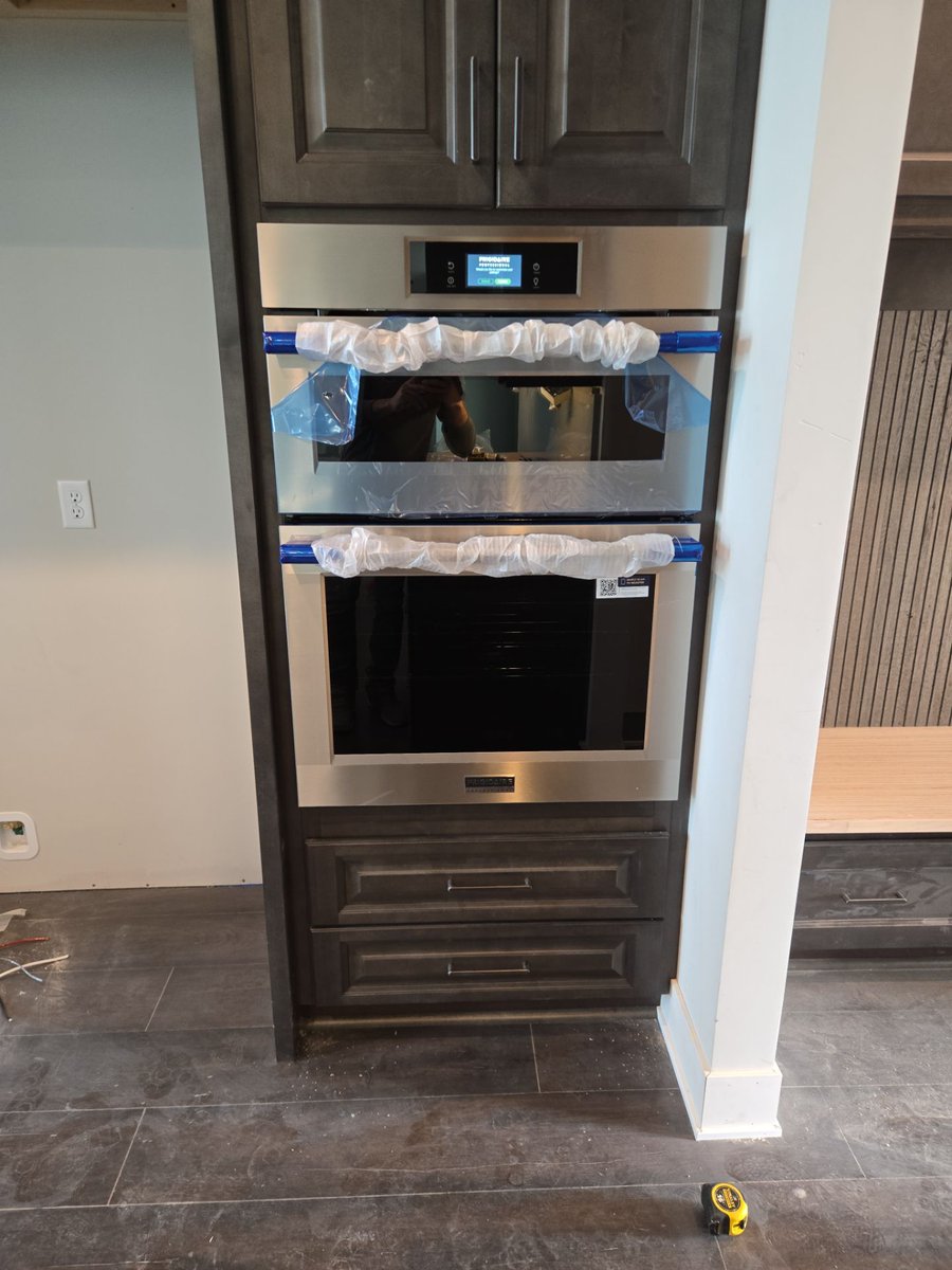 IncElectricians's tweet image. Stacked, centered, and powered to perform ⚡
Dedicated circuits, proper spacing, and a seamless install make this microwave/oven combo as functional as it is sharp.
#ElectriciansInc #BuiltInAppliances #KitchenInstall #ElectricalWork #PrecisionWiring #CodeCompliant #FinishWork