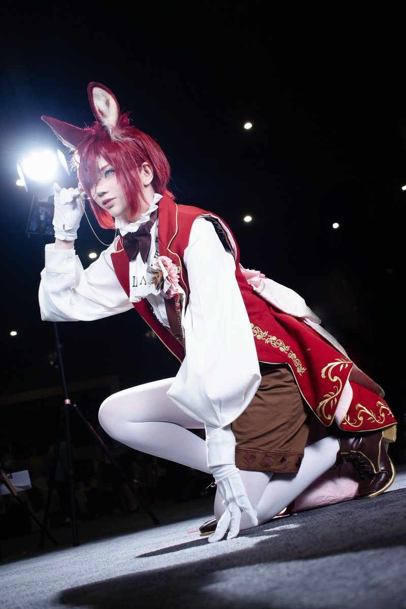 [cosplay/twst]⚠️ original costume  
Riddle Rosehearts x White Rabbit    

📷:Yingwat Bidbike Wongwaiwisawagul on fb  #twstcosplay #ツイステ