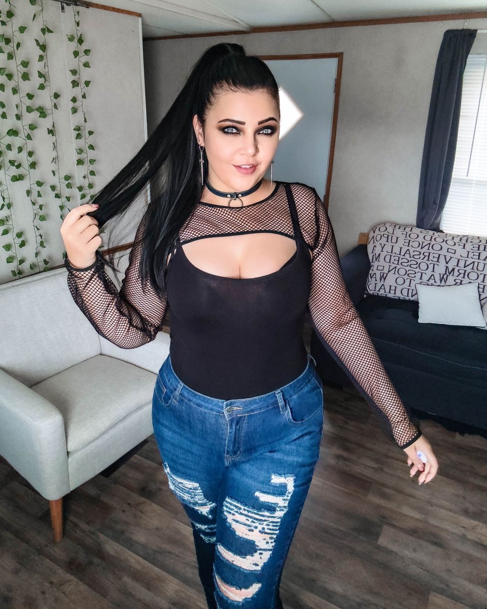 PrincessGothicBean tweet media