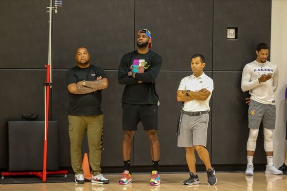 Apex Jones tweet media