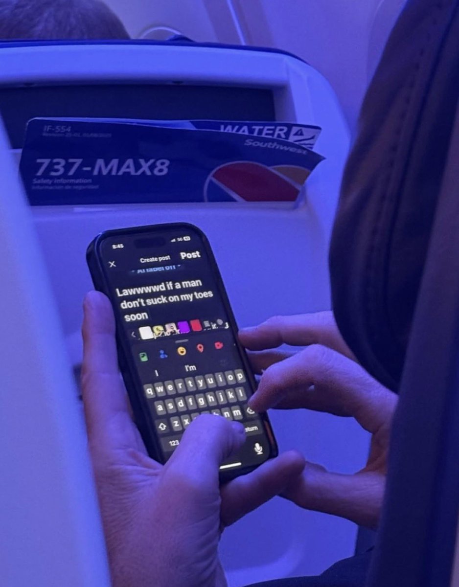 FeetFinder.com tweet media