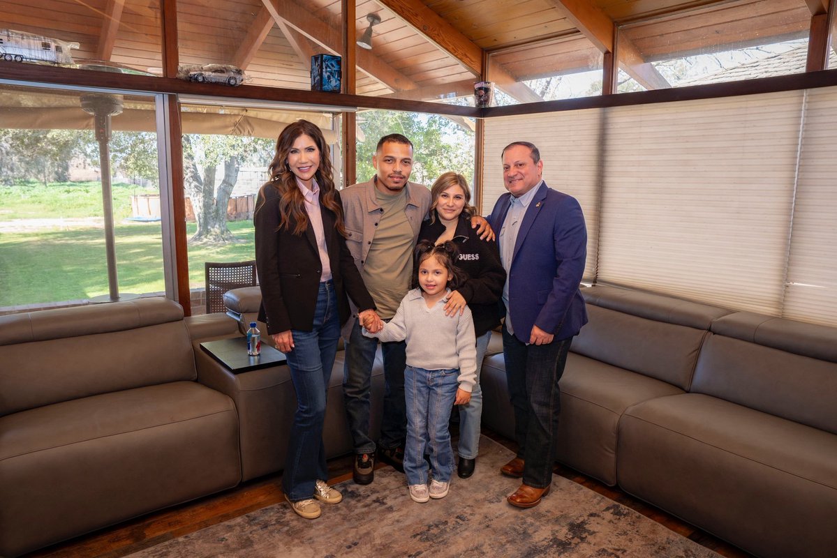 Kristi Noem tweet media