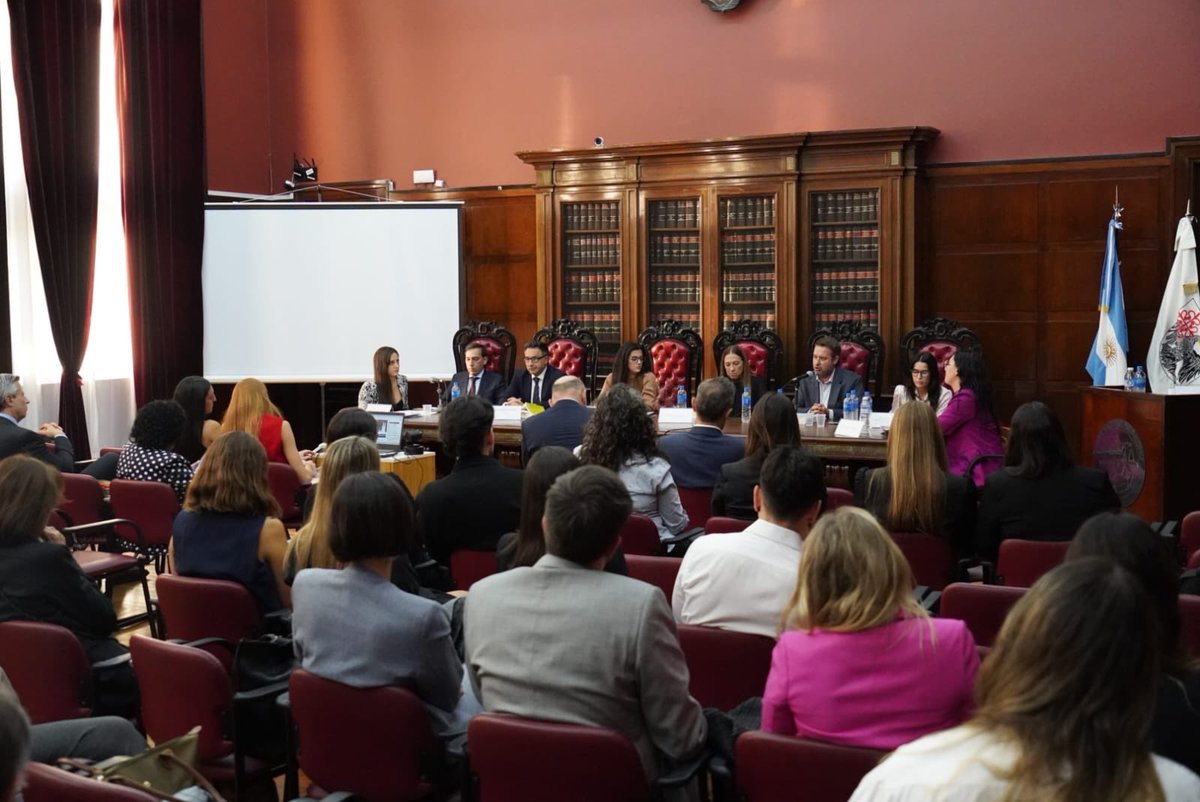 📸 Compartimos algunas imágenes de la jornada especial y de la presentación del libro “Sistema acusatorio y régimen penal tributario”, dirigido por Juan Manuel Álvarez Echagüe, realizada el 18 de marzo en <a href="/DerechoUBA/">Facultad de Derecho</a>.

➕ Más información de la obra bit.ly/3NsdyWW