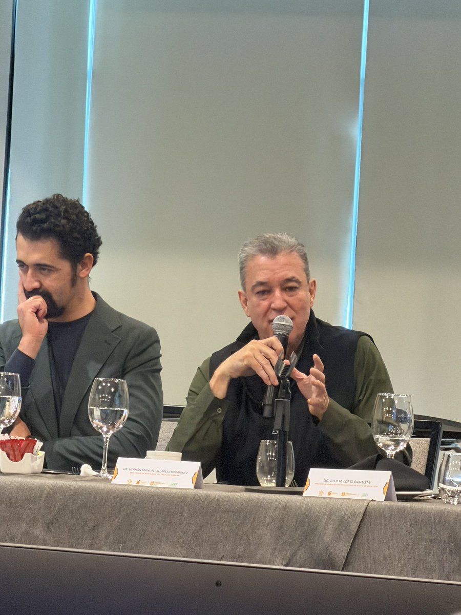 Personajes tweet media