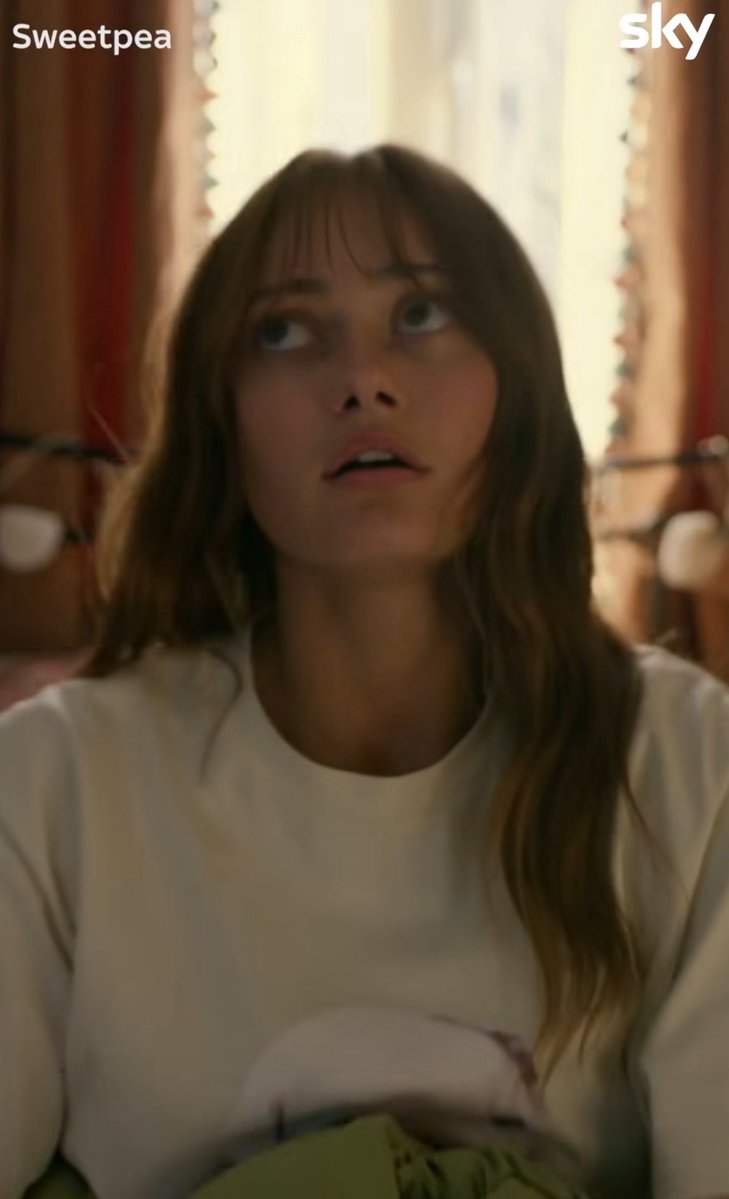 syd🐝 crashtos hq tweet media