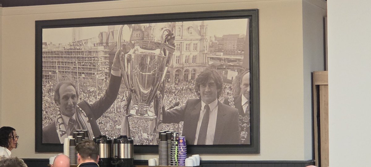 Grovesy3's tweet photo. With my boy in the 82 Champions Club enjoying some hospitality courtesy of @hankooktire.europe https://t.co/g5xp3j9gJ8
