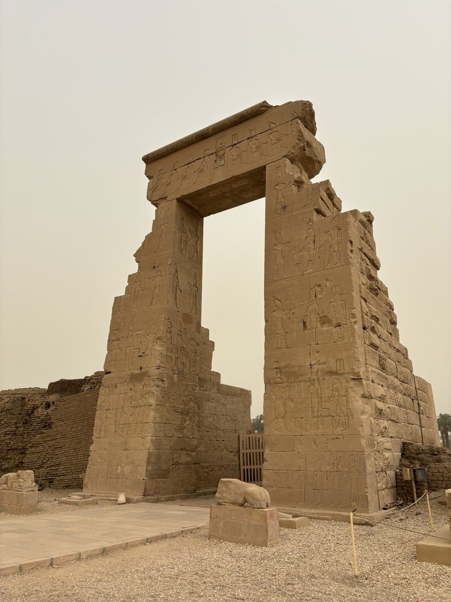 jiaicho's tweet photo. Dandara Temple area occupied since 2250 BC has amazing preservation of Pharos, gods, zodiac.  It was later occupied by the Romans and the Christians who defaced many of the reliefs. https://t.co/s3yrPZpFNt