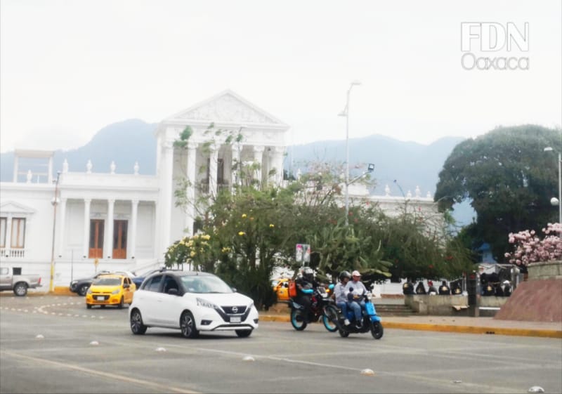 Solicita <a href="/CongresoOaxaca_/">Poder Legislativo Oaxaca</a>  a municipios reforzar vigilancia para que motociclistas cumplan con normas viales fdnoaxaca.net/index.php/2026…

#TwitterOax