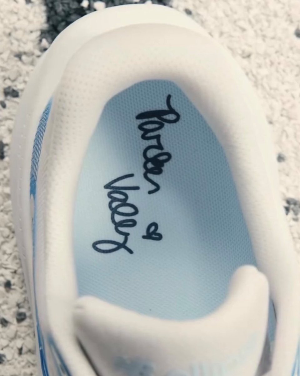 JustFreshKicks tweet media