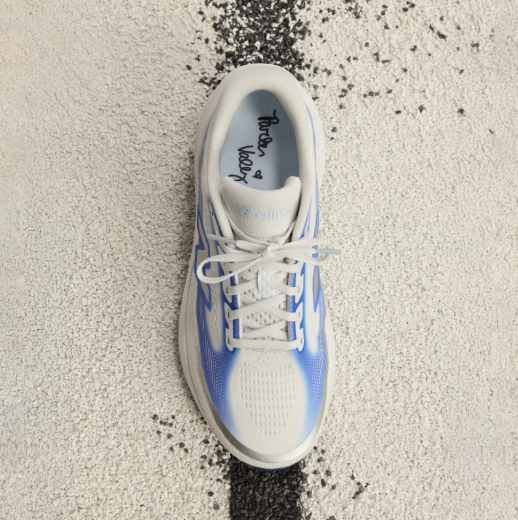 JustFreshKicks tweet media