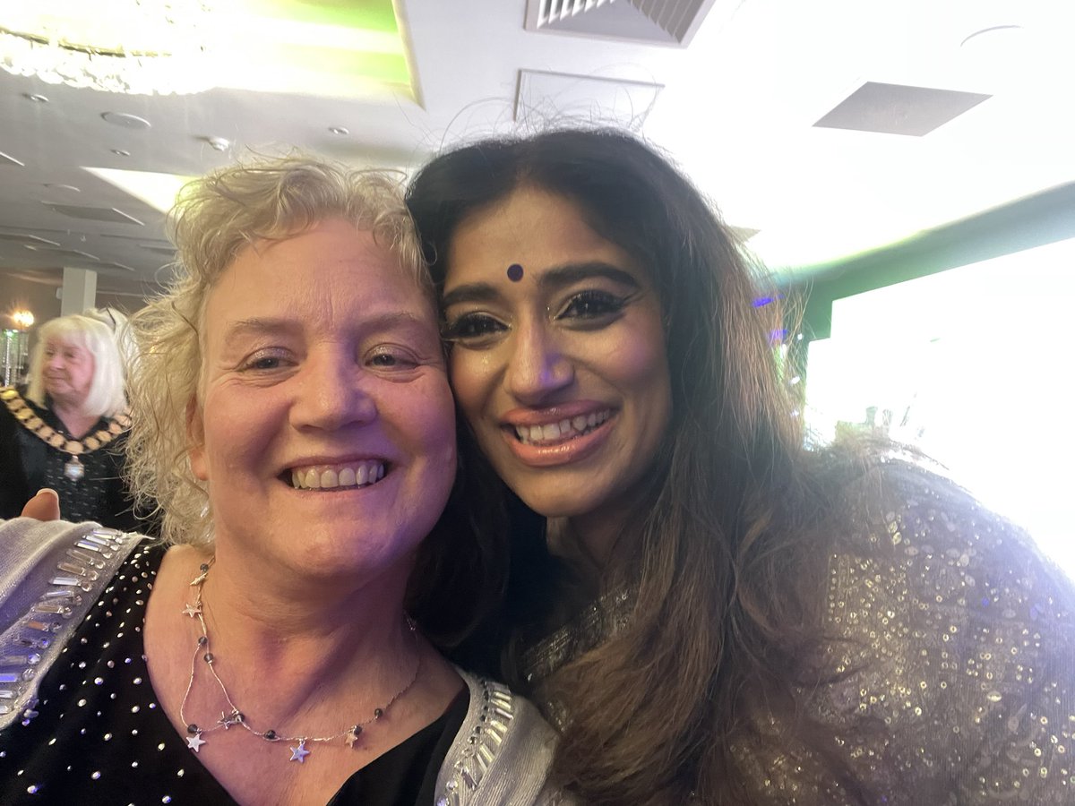 Anna Hindle tweet media