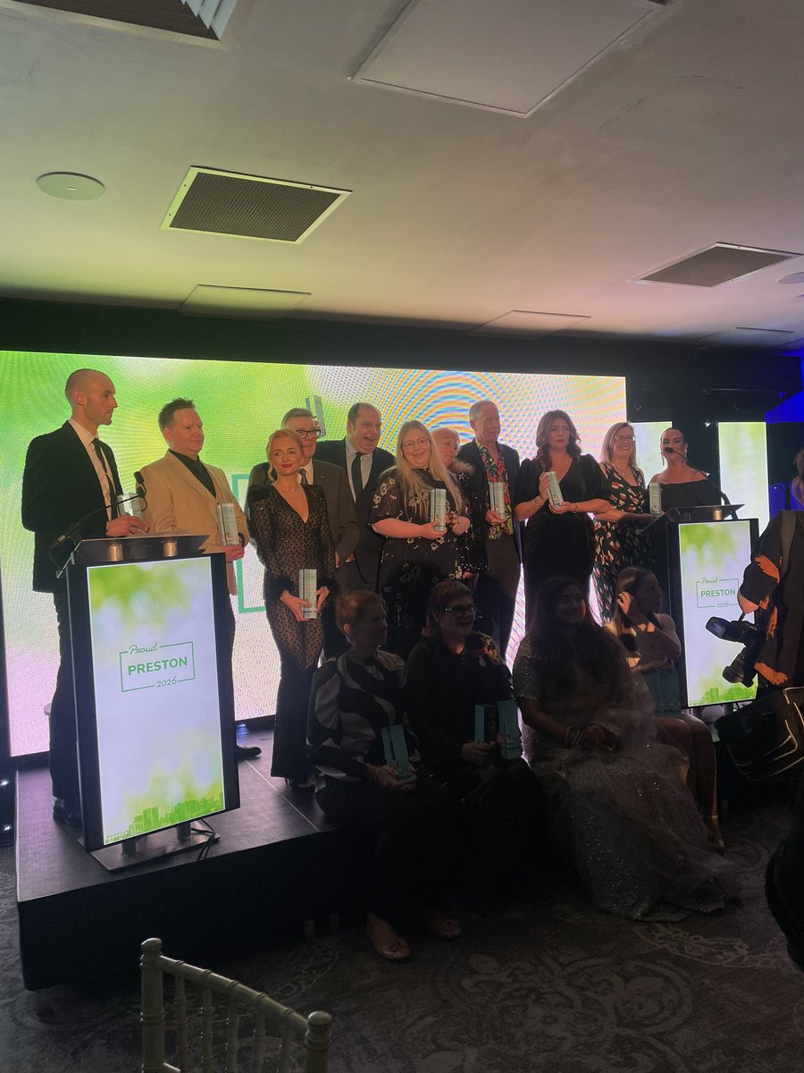 Anna Hindle tweet media