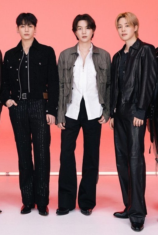 YOONGI YOONGI YOONGI YOONGI tweet media