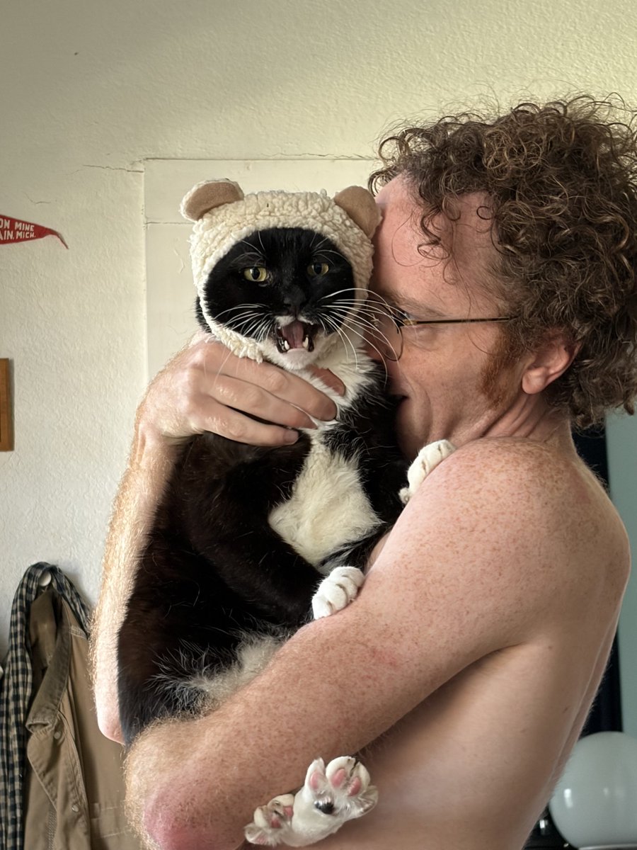 august smith 🛸🔴 tweet media