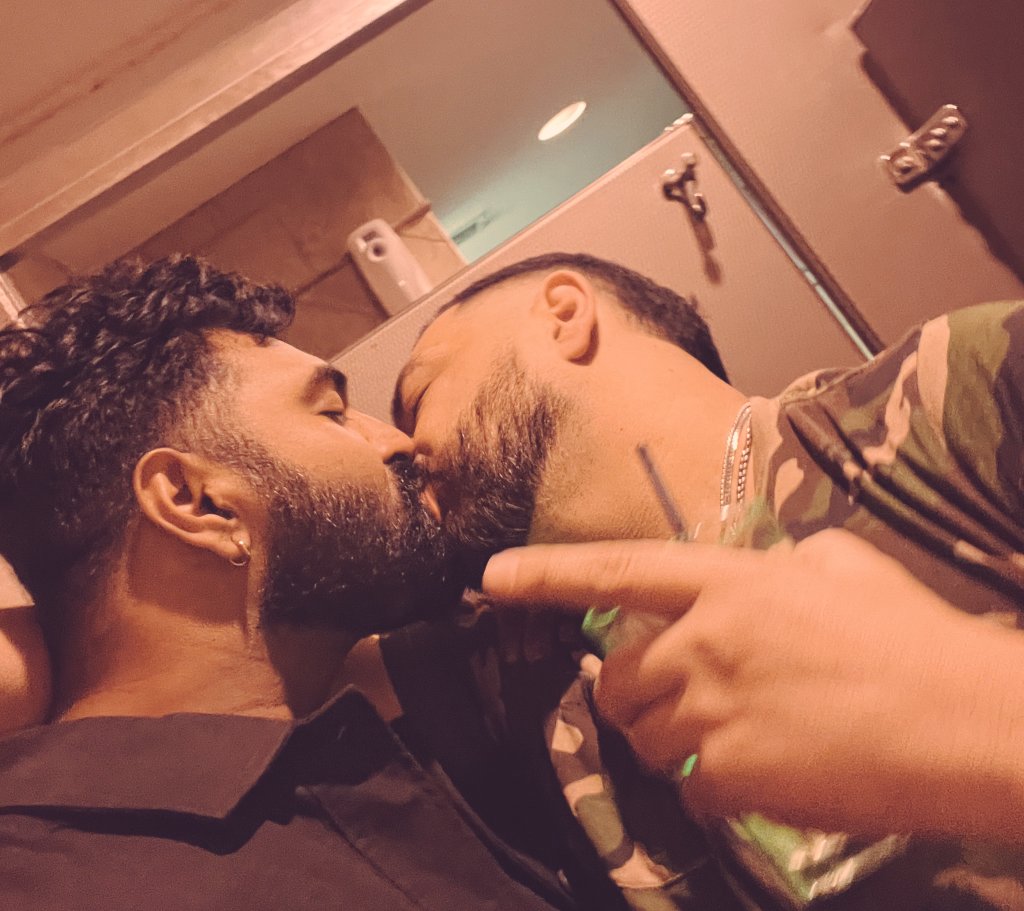 LGBTQsky's tweet photo. Happy Eid al-Fitr 🌙 https://t.co/PG9Xwwr6Bs