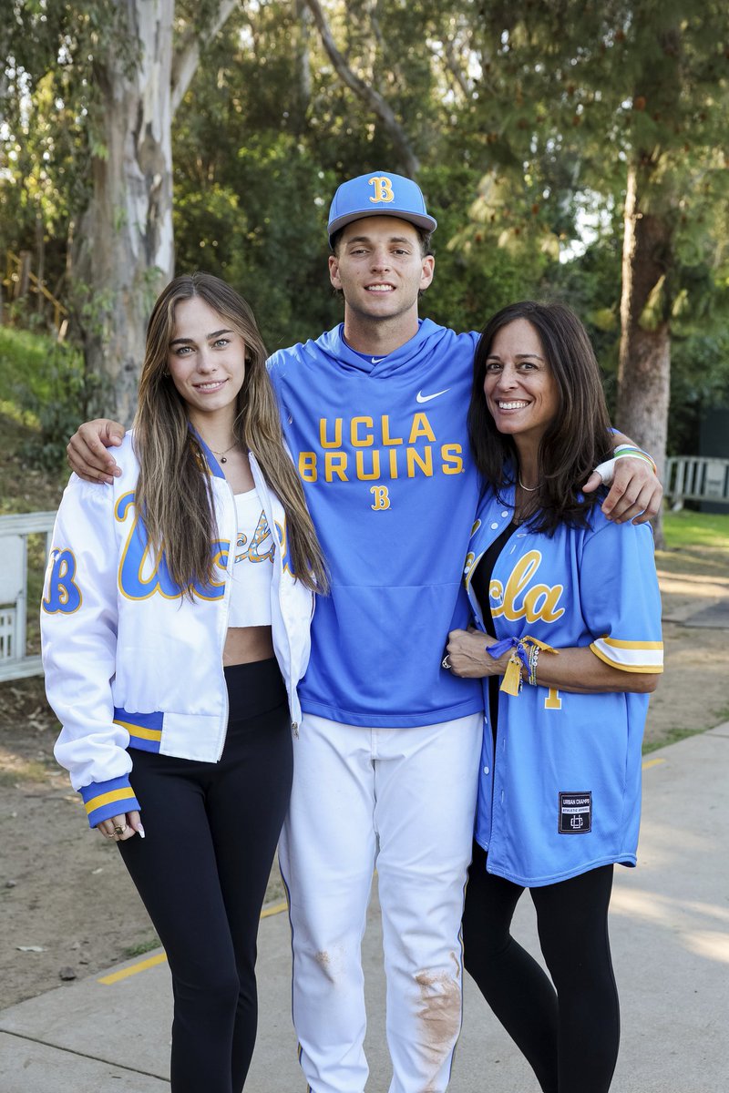 Tika Cholowsky tweet media